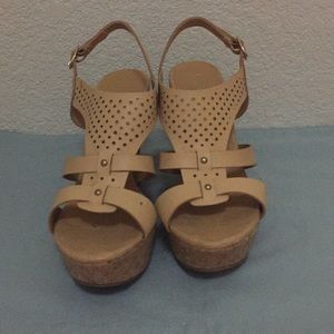 Nude wedges